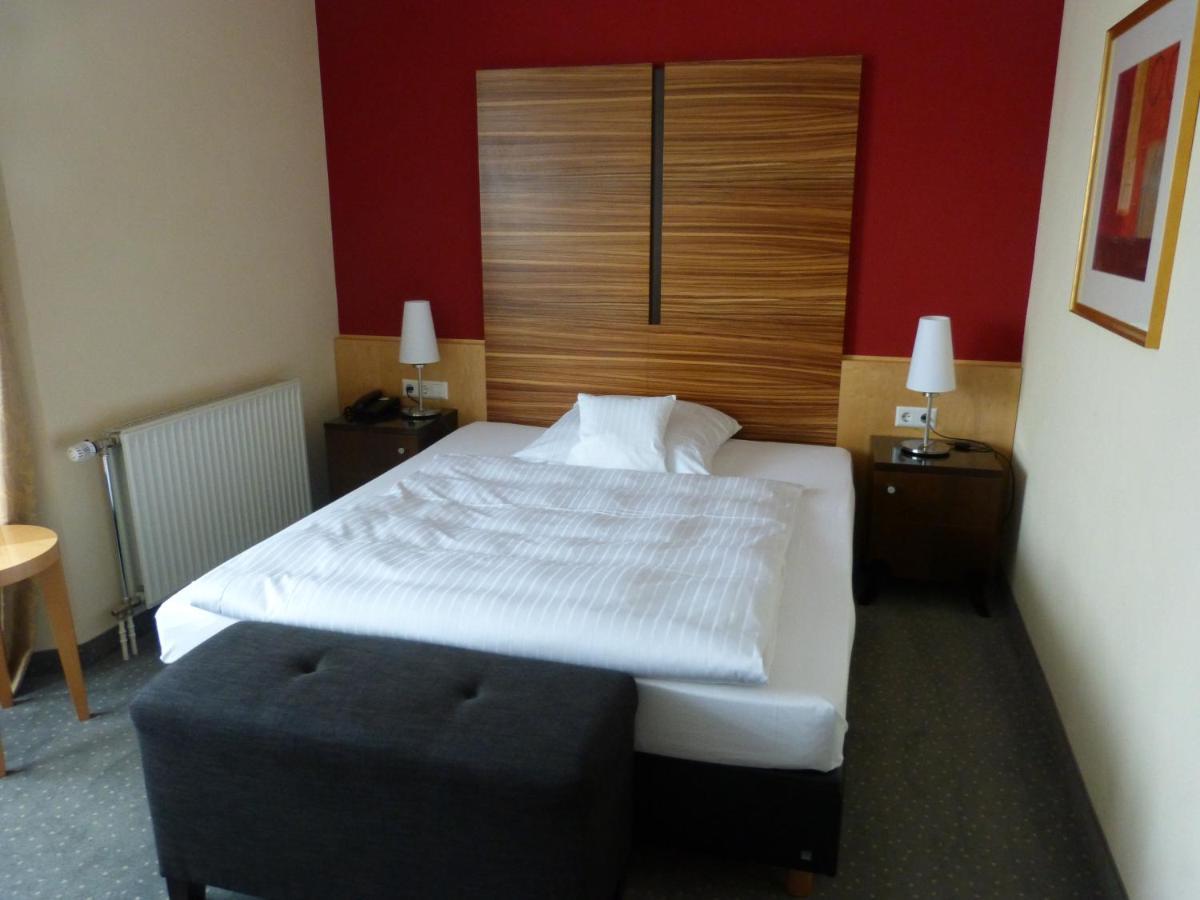 Roshop Hotel